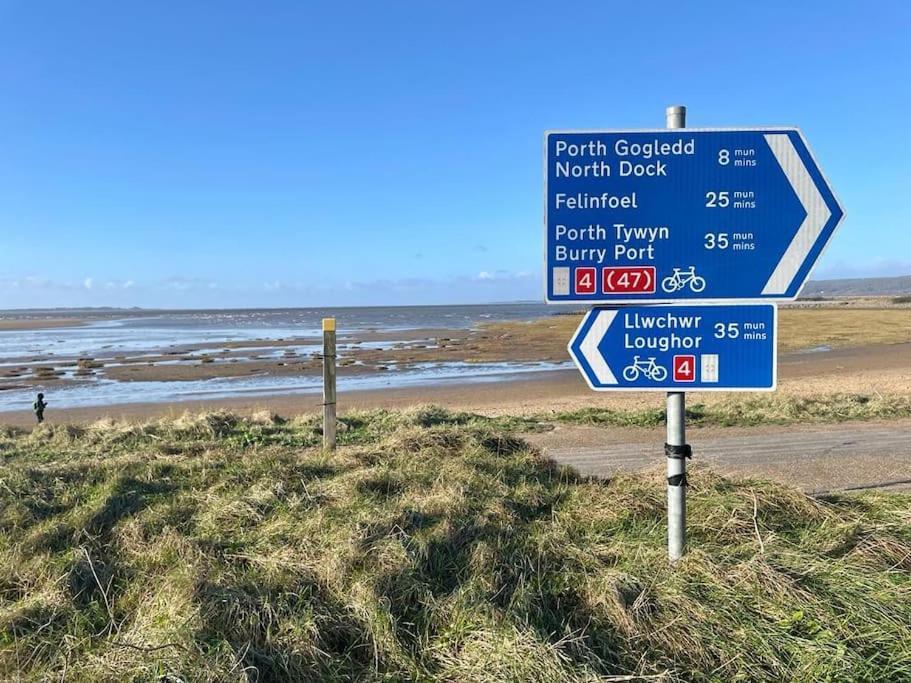 Coastal Apartment With Beach On Your Doorstep! Llanelli Exteriör bild