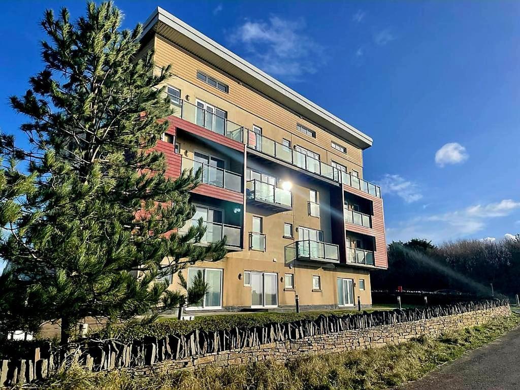 Coastal Apartment With Beach On Your Doorstep! Llanelli Exteriör bild