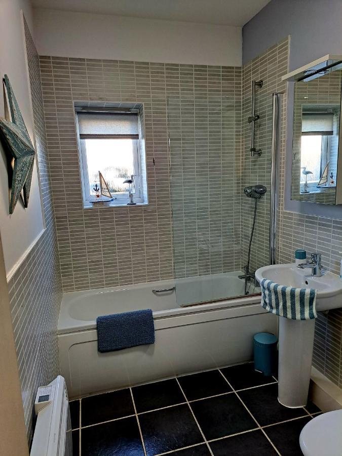 Coastal Apartment With Beach On Your Doorstep! Llanelli Exteriör bild