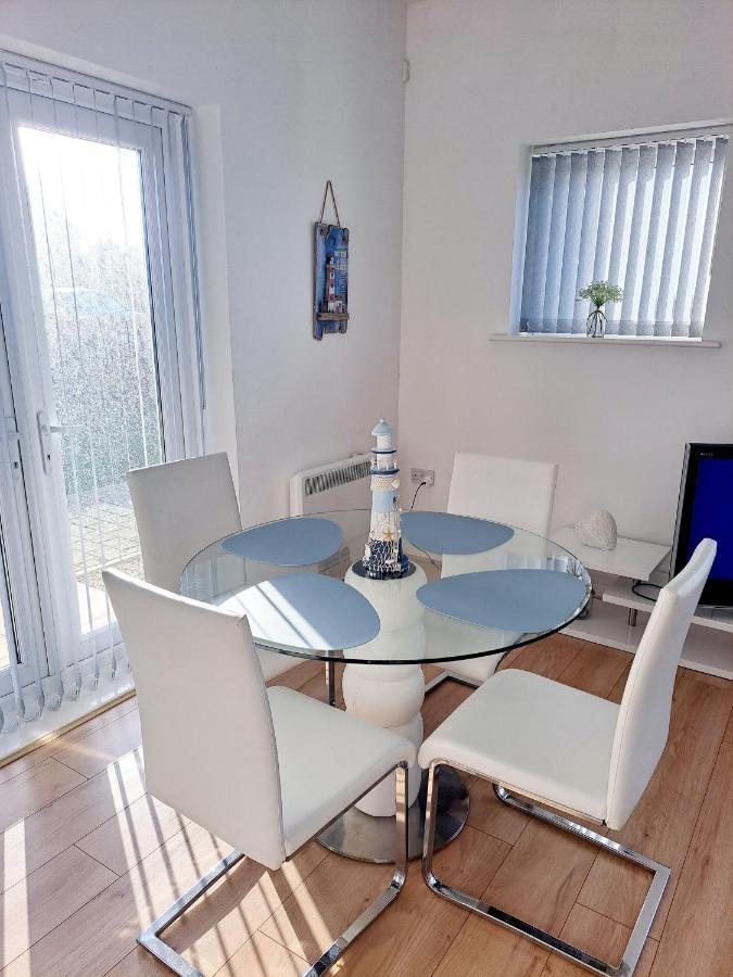 Coastal Apartment With Beach On Your Doorstep! Llanelli Exteriör bild